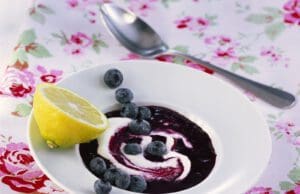 Élénk lila áfonyaleves citrommal áfonyaleves