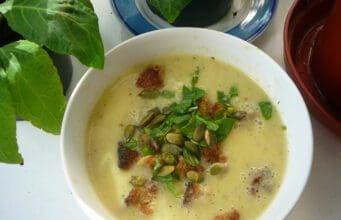 Frissítő citromos-bazsalikomos patisszonkrémleves citromos-bazsalikomos patisszonkrémleves