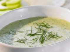 Joghurtos uborkaleves friss kaporral uborkaleves