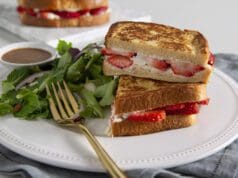 Epres bundáskenyér – finom és gyors édesség, ami reggelinek sem utolsó epres bundáskenyér