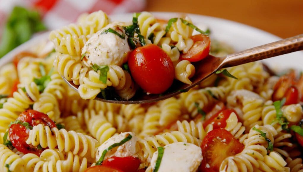 caprese tésztasaláta