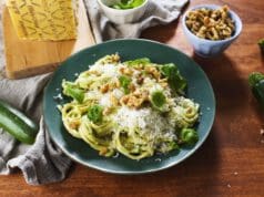 Cukkinikrémes spagetti bazsalikommal Cukkinikrémes spagetti