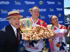 10 perc alatt 76 hot dogot falt fel, új világrekord született hotdog rekord