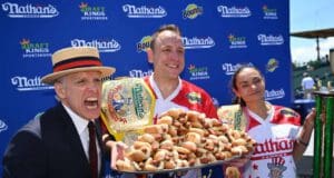 10 perc alatt 76 hot dogot falt fel, új világrekord született hotdog rekord