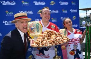 10 perc alatt 76 hot dogot falt fel, új világrekord született hotdog rekord