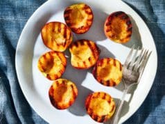 Grillen sült, mézédes barack grillezett barack