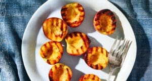 Grillen sült, mézédes barack grillezett barack