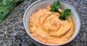 Ínycsiklandó mártogatós Görögország ízeivel: sült paprikás fetakrém htipiti fetakrém