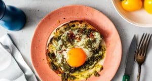 A sült fetás tészta után itt az új TikTok-kedvenc, a pestós tojás pestós tojás