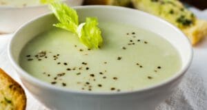 Selymesen sűrű zellerkrémleves zellerkrémleves