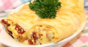 Ráérős reggeli: Tojásos palacsinta sajttal és baconnel tojásos palacsinta