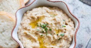 Ínycsiklandó reggeli: padlizsánkrém feta sajttal fetás padlizsánkrém