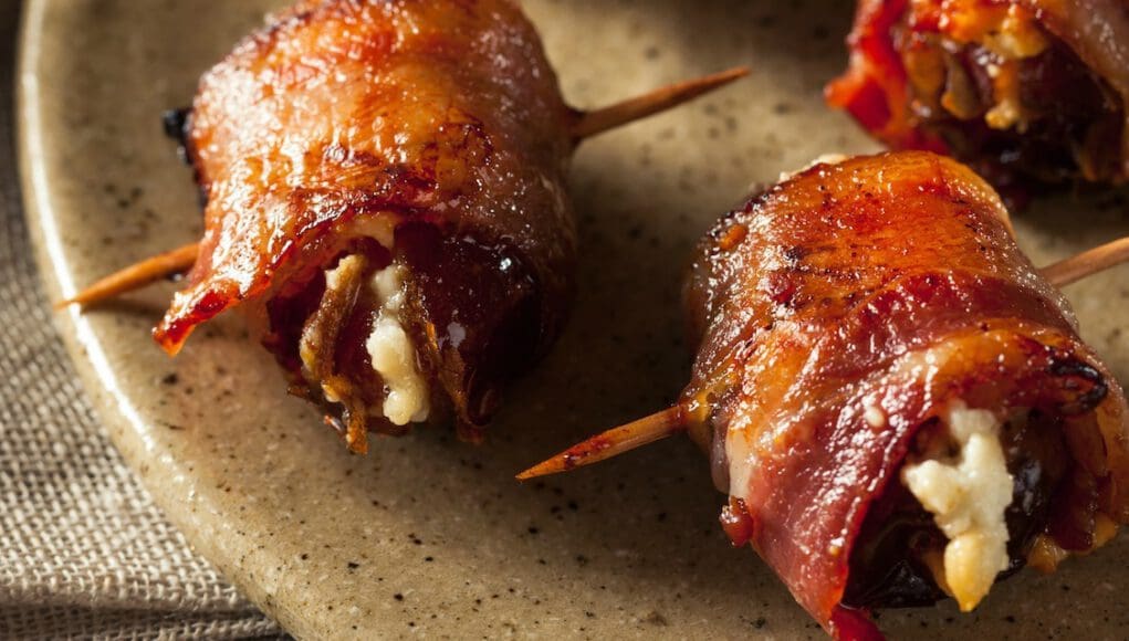 baconbe tekert datolya