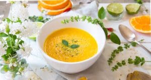 Forró, fűszeres narancskrémleves narancskrémleves