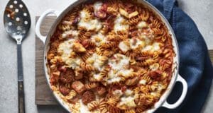 20 perc alatt kész tejszínes-kolbászos tészta tejszínes kolbászos tészta