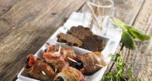 Baconbe tekert aszalt szilva, a megúszós karácsonyi vendégváró baconbe tekert aszalt szilva