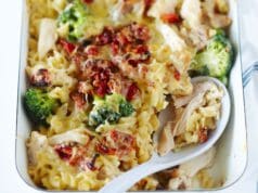 Sütőben sült csirkés-brokkolis tészta csirkés-brokkolis tészta