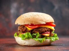 A sajtburger- és a covid-19 gyorsteszt-rendelések rekordot döntöttek a Woltnál 2021-ben