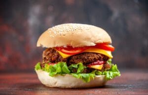 A sajtburger- és a covid-19 gyorsteszt-rendelések rekordot döntöttek a Woltnál 2021-ben