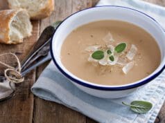 Illatos fokhagymakrémleves sült fokhagymából sültfokhagyma krémleves