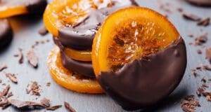 Étcsokoládéba mártott kandírozott narancs kandírozott narancs