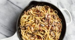 Gombás-baconos spagetti Gombás-baconos spagetti