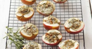 Kéksajttal töltött alma kéksajttal töltött alma