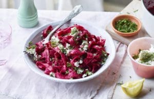 Fetás-céklás tészta pofonegyszerűen fetás céklás tészta