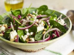 Könnyed bébispenót saláta fetával fetás diós saláta