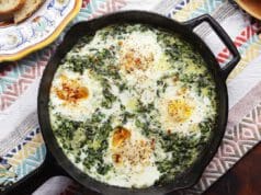 Tükörtojás spenótkoszorúban spenótos tojás