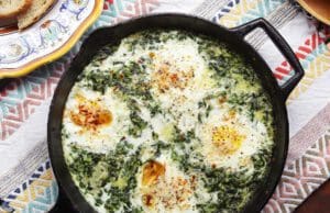 Tükörtojás spenótkoszorúban spenótos tojás