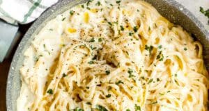 Egyszerű fokhagymás-tejszínes tészta fokhagymás tejszínes tészta
