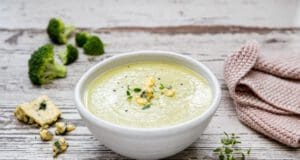 Kéksajtos brokkolikrémleves kéksajtos brokkolikrémleves