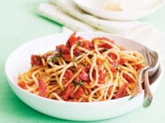 Fokhagymás-aszalt paradicsomos spagetti Fokhagymás aszalt paradicsomos spagetti