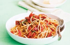 Fokhagymás-aszalt paradicsomos spagetti Fokhagymás aszalt paradicsomos spagetti