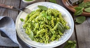 Friss és könnyed spenótos-pestós tészta spenótos-pestós tészta