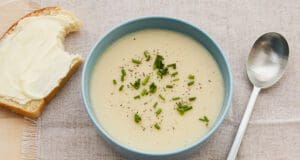 Póréhagymás burgonyakrémleves Póréhagymás burgonyakrémleves