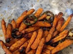 Air Fryer-ben készült édes fűszeres sült sárgarépa Sült répa air fryer