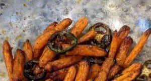 Air Fryer-ben készült édes fűszeres sült sárgarépa Sült répa air fryer