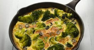 Brokkolis-sajtos omlett brokkolis omlett