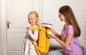 Már a zsebpénzen is spórolunk Iskolatáskába pakolás