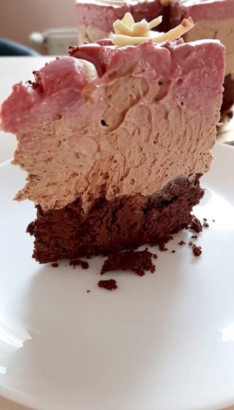 Csokoládés-málnás mousse torta receptje