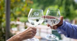 Itt az idei nyár legmenőbb itala, a jégre töltött pezsgő! Törley Ice