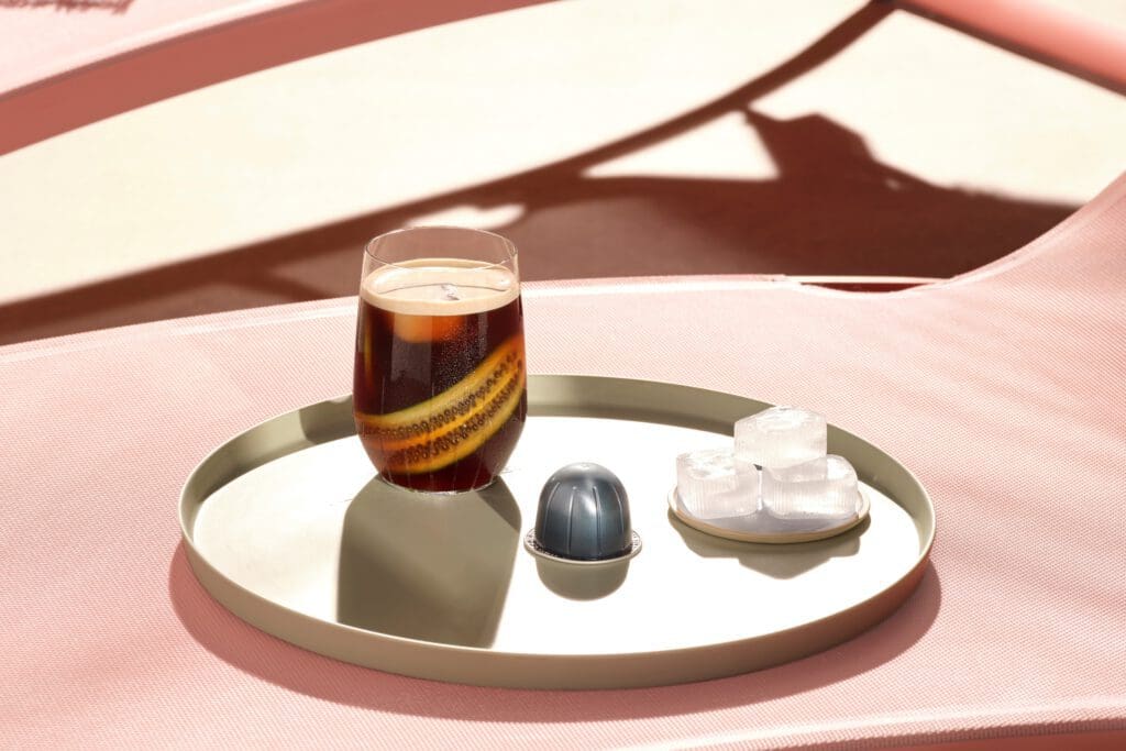 KÓSTOLJ BELE A KALIFORNIAI ÁLOMBA A NESPRESSO TRENDI JEGESKÁVÉIVAL! 1 Nespresso Uborkás-bazsalikomos-citromos cold brew