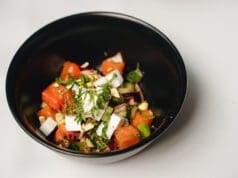 Divatból vagyunk ételérzékenyek? Violife Gouda saláta