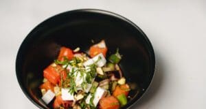 Divatból vagyunk ételérzékenyek? Violife Gouda saláta