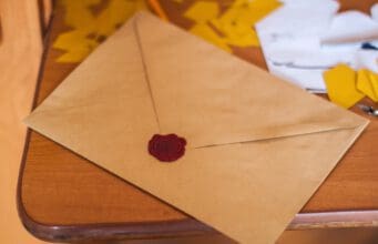 A borítékok története: Az írásbeliség megszületésétől a digitális kor küszöbéig pexels-johnmark-smith-211290