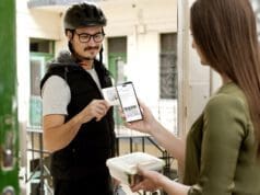 Újrahasználható csomagolási programot indít a Wolt Budapesten Wolt Rakun