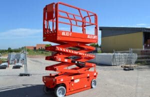 Ollós emelő – a homlokzatfelújítások hasznos segítője. ollós emelő