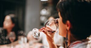 Mennyi alkohol van a borban és mikorra ürül ki a szervezetünkből?